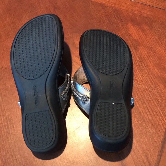 Minnetonka gray metallic leather thong sandals shoes size 6M - Picture 11 of 12